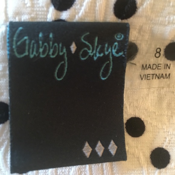 White and black, sleeveless, fit and flare dress - Picture 2 of 7